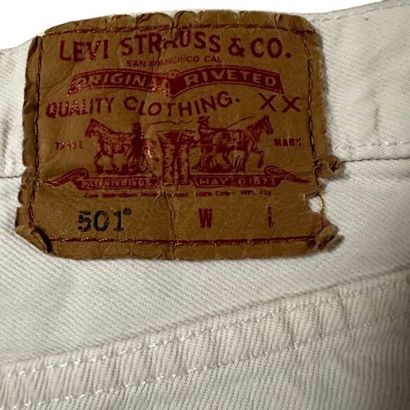 Levi’s ~ 501 - White denim cut offs ~ size 28 ~ button fly - Picture 3 of 8